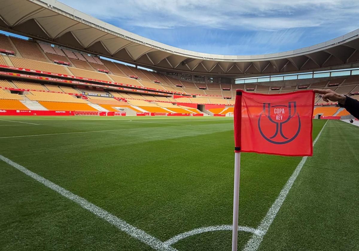 Oferta de empleo: buscan 350 camareros y 10 limpiadores en Sevilla para la final de la Copa del Rey