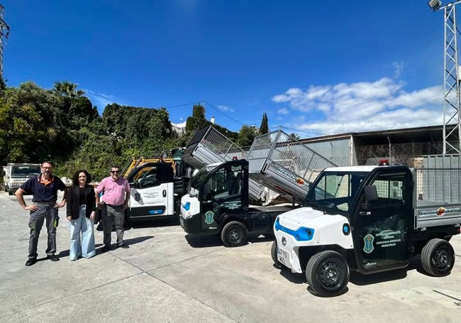 Acto de presentación de los nuevos vehículos municipales de limpieza en Nerja.