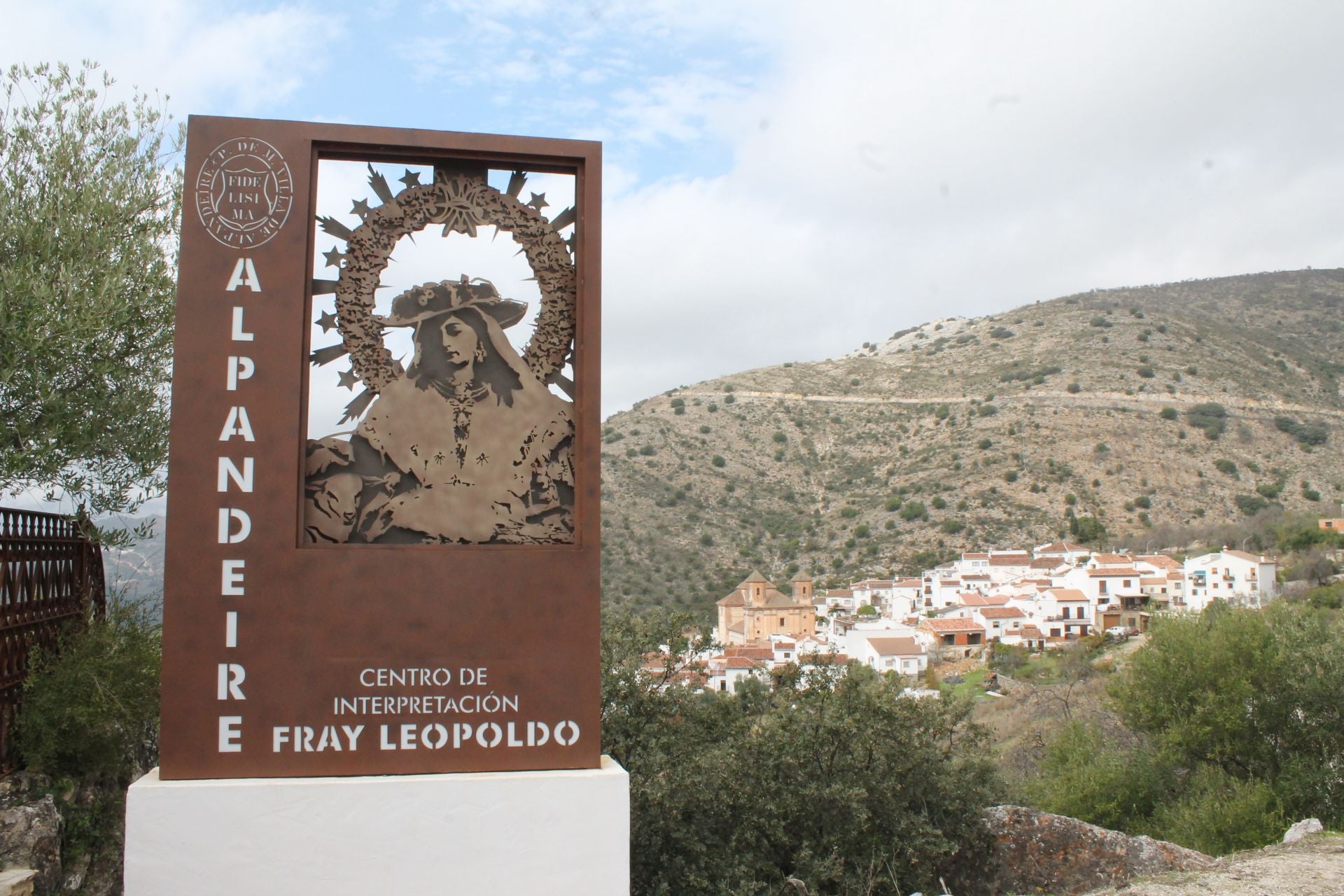 Alpandeire se encuentra entre Atajate, Ronda y Faraján, un enclave de gran belleza.
