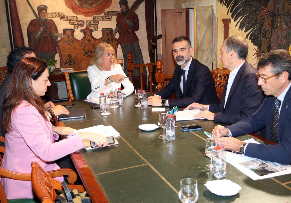 Ayuntamiento y Junta ponen en valor los 50 millones de euros destinados a los proyectos hídricos en Marbella