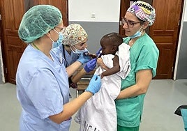 La expedición antequerana ha estado compuesta por seis sanitarios.