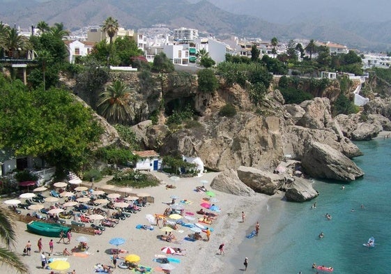 Imagen de la playa de Burriana, en Nerja.