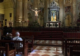 Vista del altar mayor del primer templo de la diócesis.
