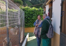 La concejala, durante la visita a las instalaciones de protección animal.