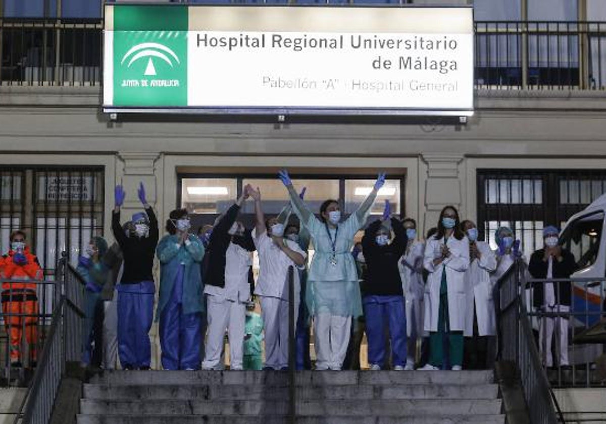 La medalla de la Ciudad de Málaga a los enfermeros: de los aplausos en pandemia al reconocimiento