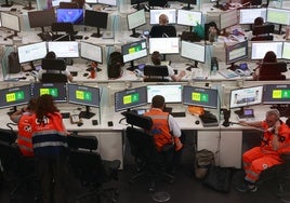 Trabajadores del centro de emergencias del 112.
