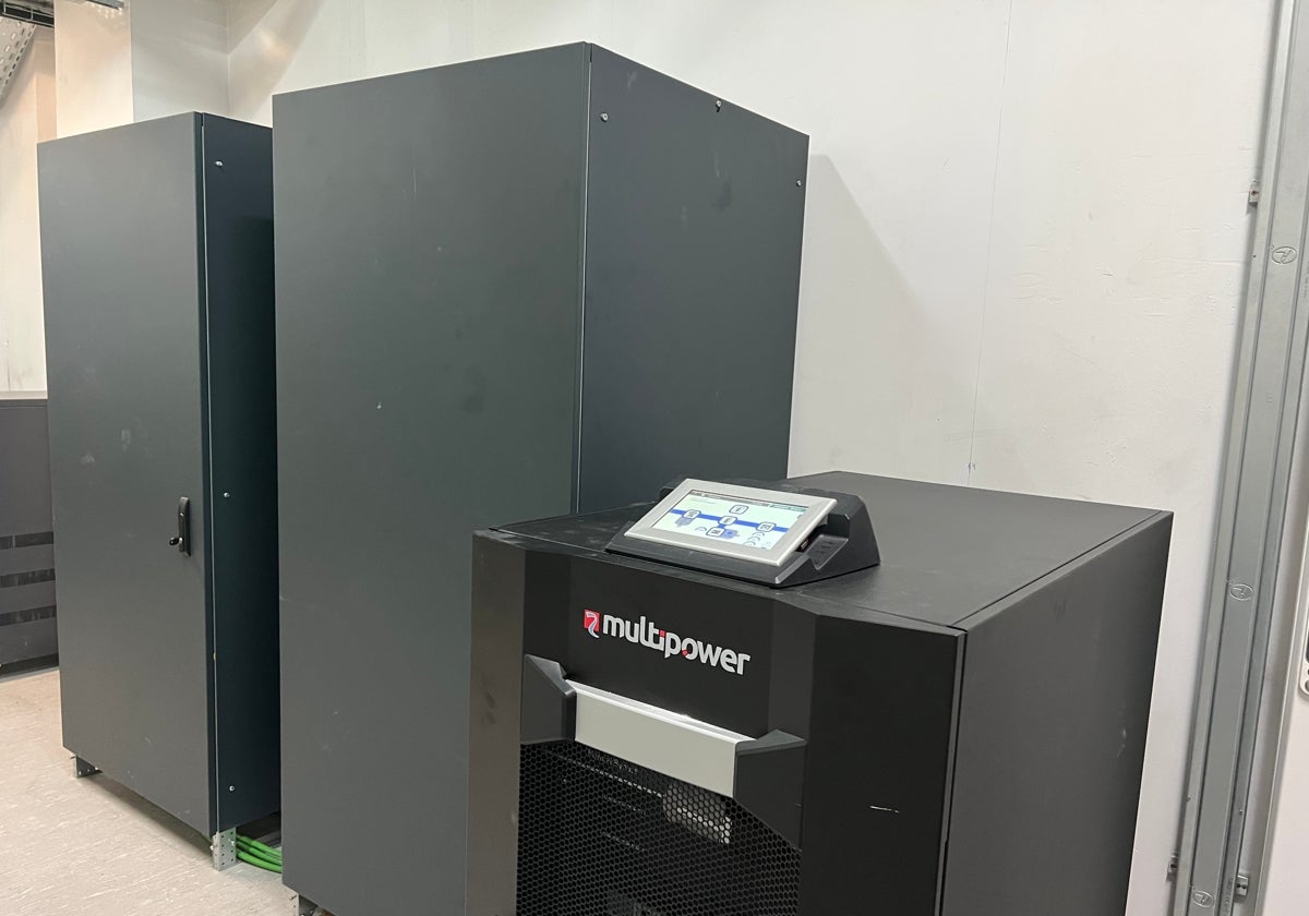 El doble sistema que garantiza el suministro eléctrico permanente en los hospitales de Málaga