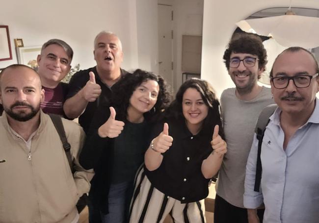 Javi Romero, Pedro García, Rafa Cortés, Marina Martínez, Cristina Pinto, Dani Maldonado y José Miguel Aguilar, a medianoche y después de asaltar la casa de Maldonado