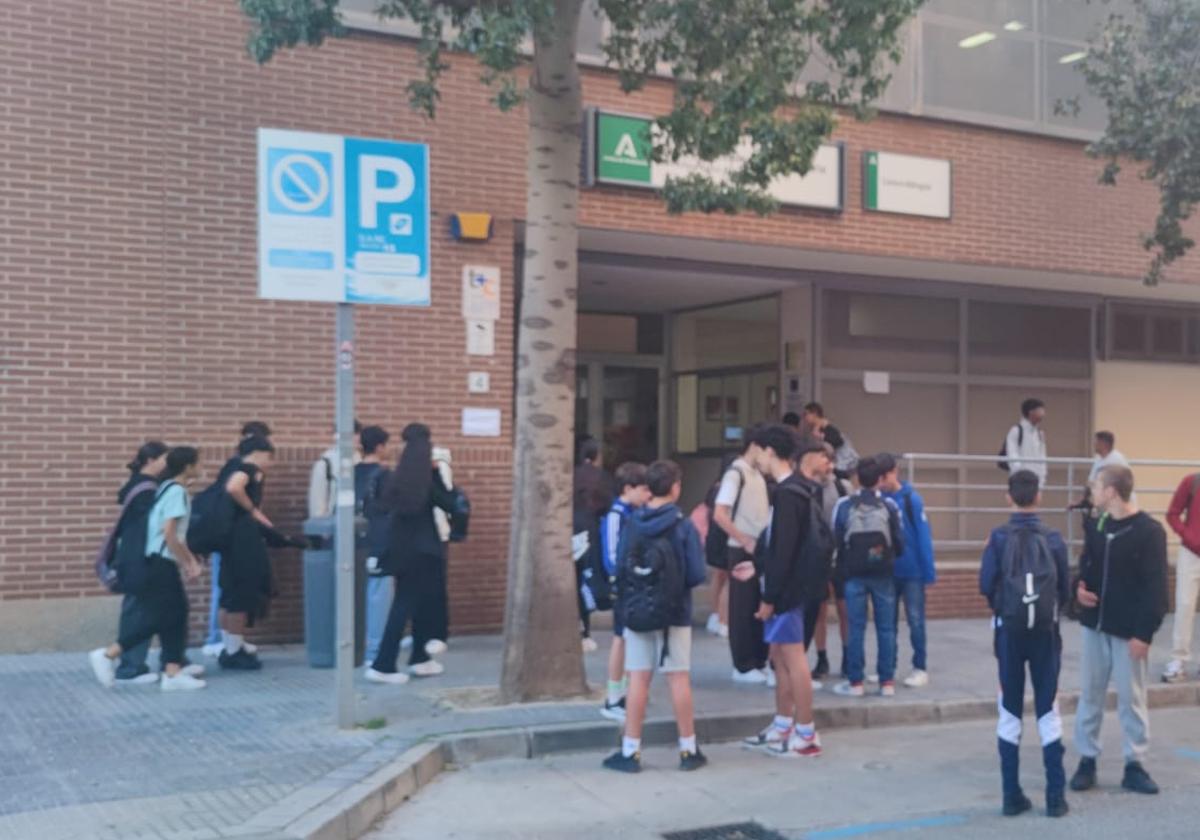 Entrada de un instituto de Málaga capital, este martes