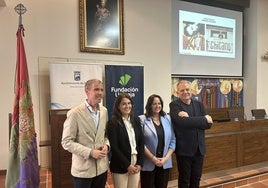 Gonzalo Otalecu, Emilia Garrido, Mariana Pineda y Eugenio Carmona, antes de la conferencia.