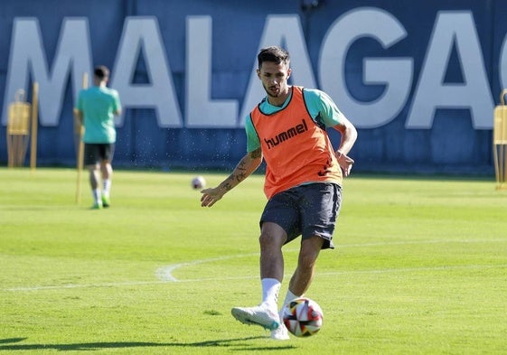 Nelson, durante un entrenamiento del Málaga.
