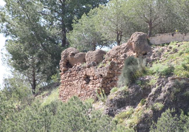 Restos del antiguo castillo de Lízar