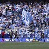 Aficionados animan al Málaga en el choque de la semana anterior contra el Castellón.