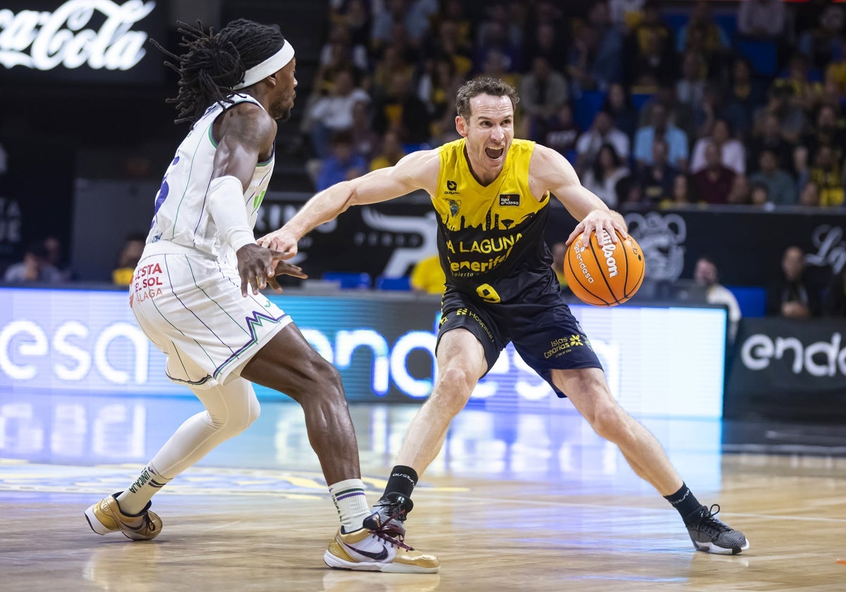 Marcelinho y Perry, en una acción del partido.