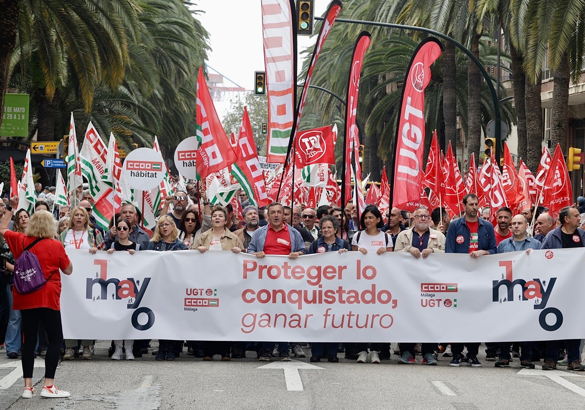 Miles de personas salen a la calle en Málaga para defender los derechos laborales conquistados frente a la «extrema derecha»