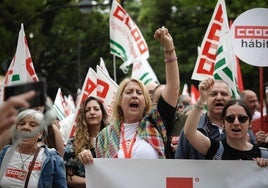 Manifestación del Primero de Mayo: miles de personas salen a la calle en Málaga