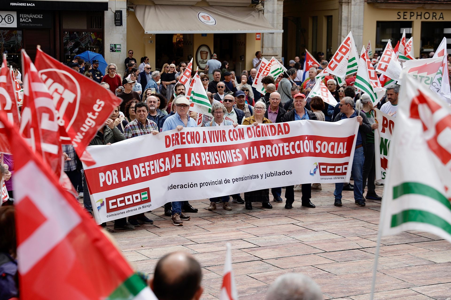 Manifestación del Primero de Mayo: miles de personas salen a la calle en Málaga