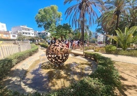 Escultura 'El alma del mundo', instalada en el Parque del Sol de Fuengirola.