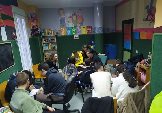 Una de las sesiones grupales de la asociación.