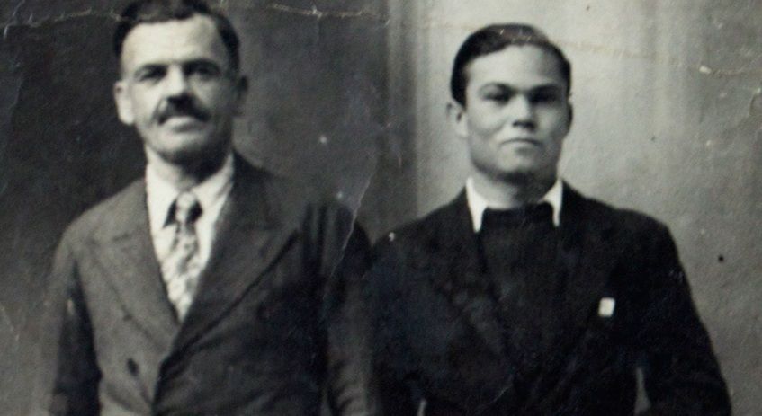 José Marfil, padre e hijo antes de la deportación.