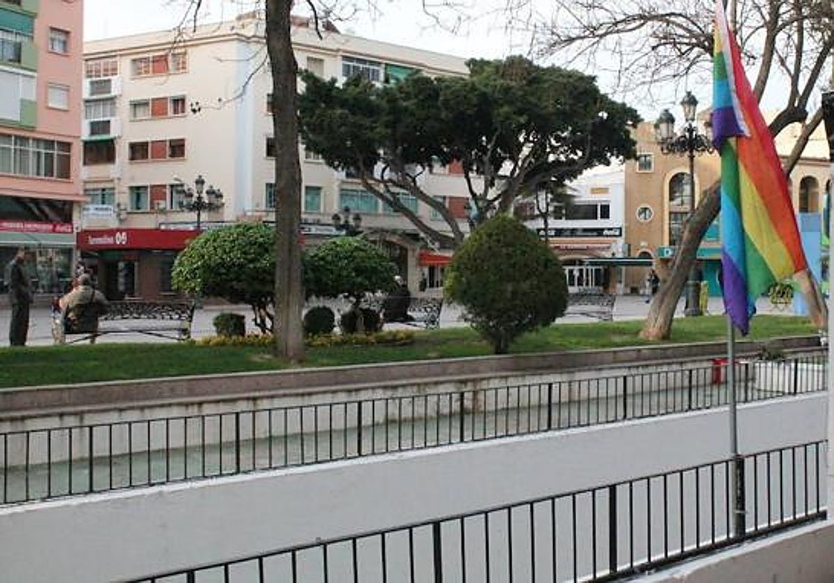 Agresión homófoba en Torremolinos: propinan una paliza a dos jóvenes al grito de «¡Maricones!»