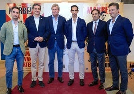 Cutiño, Romero, Bohórquez, Fortes, Litri y El Tato, de izquierda a derecha, e la presentación de los carteles.