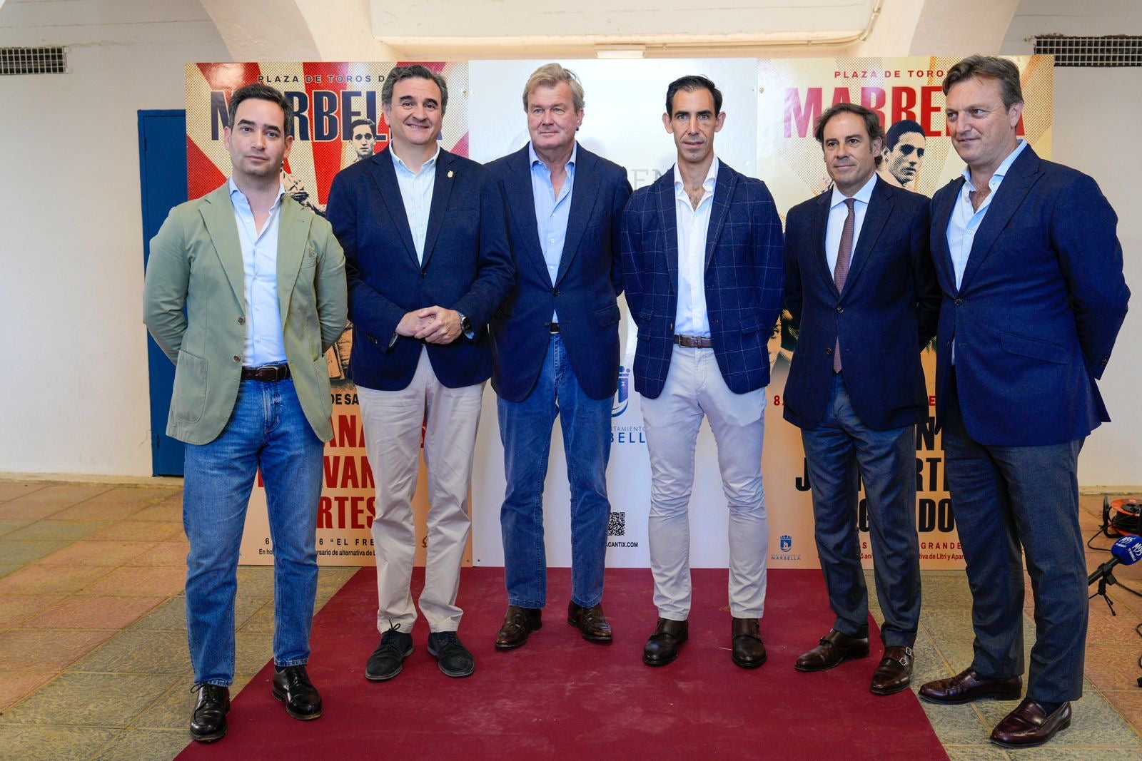 Cutiño, Romero, Bohórquez, Fortes, Litri y El Tato, de izquierda a derecha, e la presentación de los carteles.