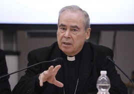 El obispo Jesús Catalá responde al tratamiento en las últimas horas.