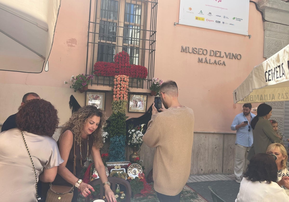 Las Cruces de Mayo llenan Málaga de color