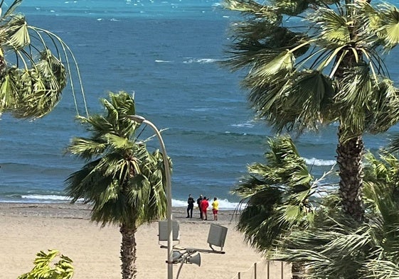 Hallan el cadáver de un joven en la playa de La Caleta, en Málaga