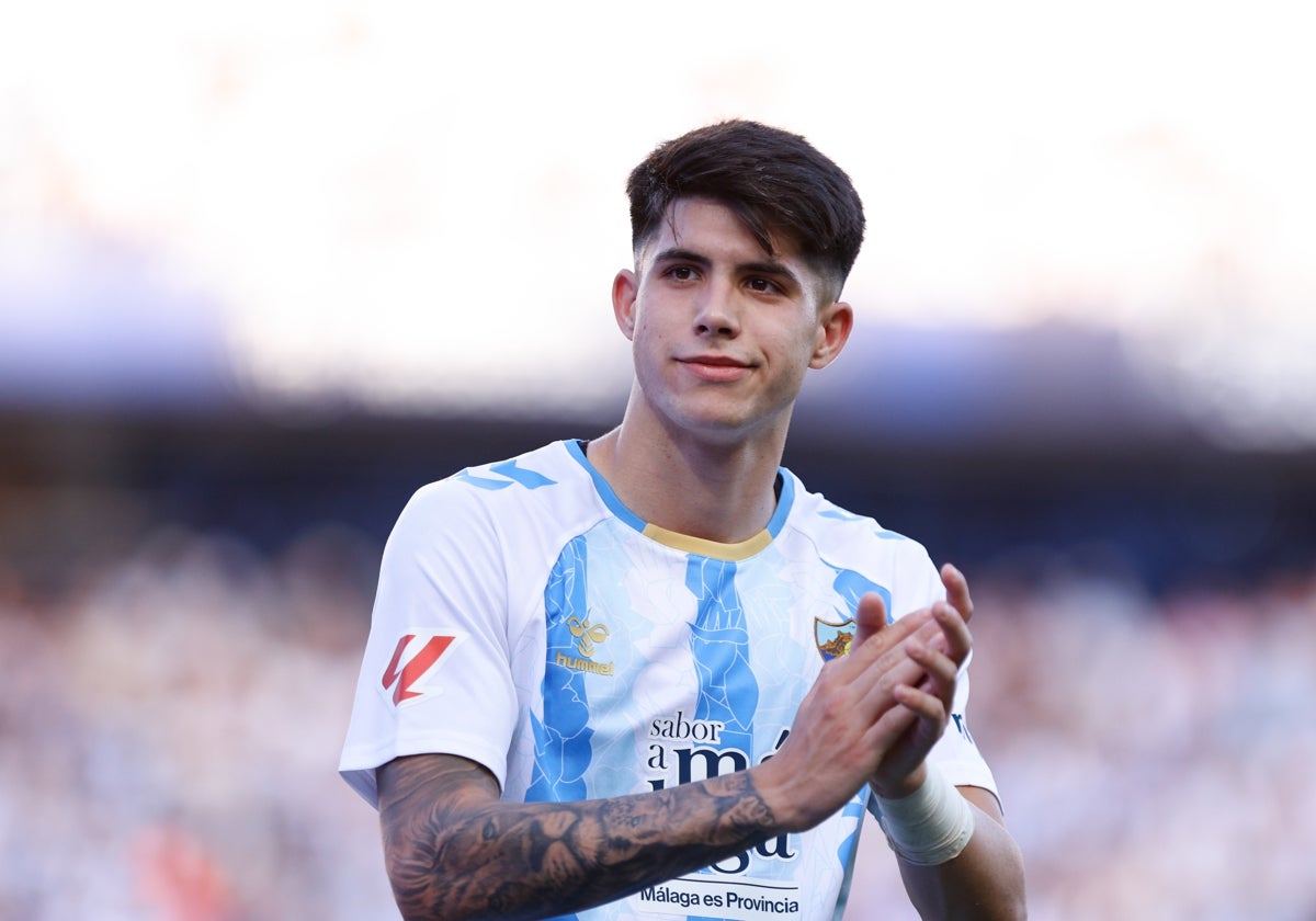Antoñito agradece el cariño de la afición del Málaga tras el partido frente al Granada.