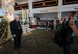 Besamanos extraordinario a la Virgen de la Esperanza Coronada.
