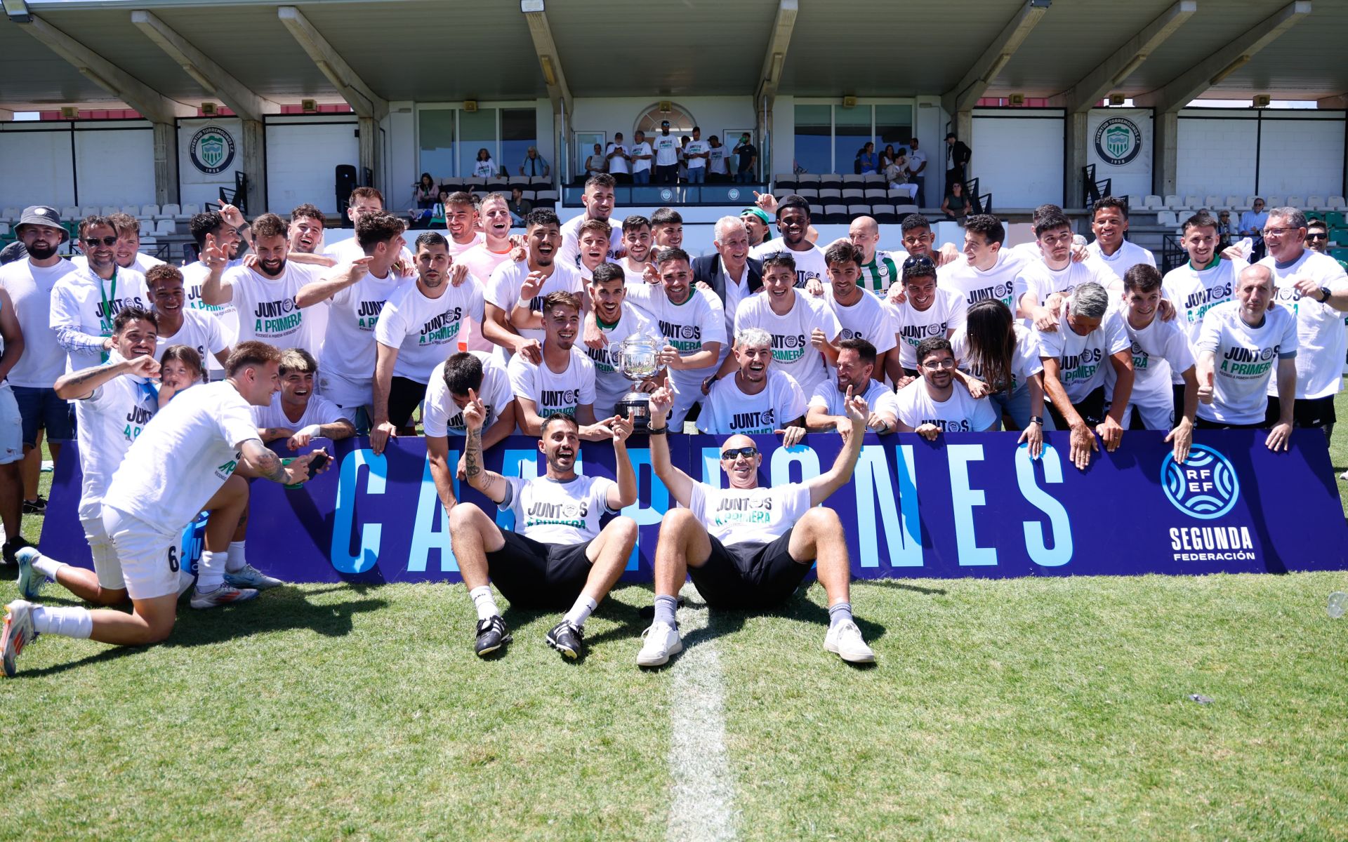 El Torremolinos hace historia con su ascenso a Primera RFEF: la victoria en fotos