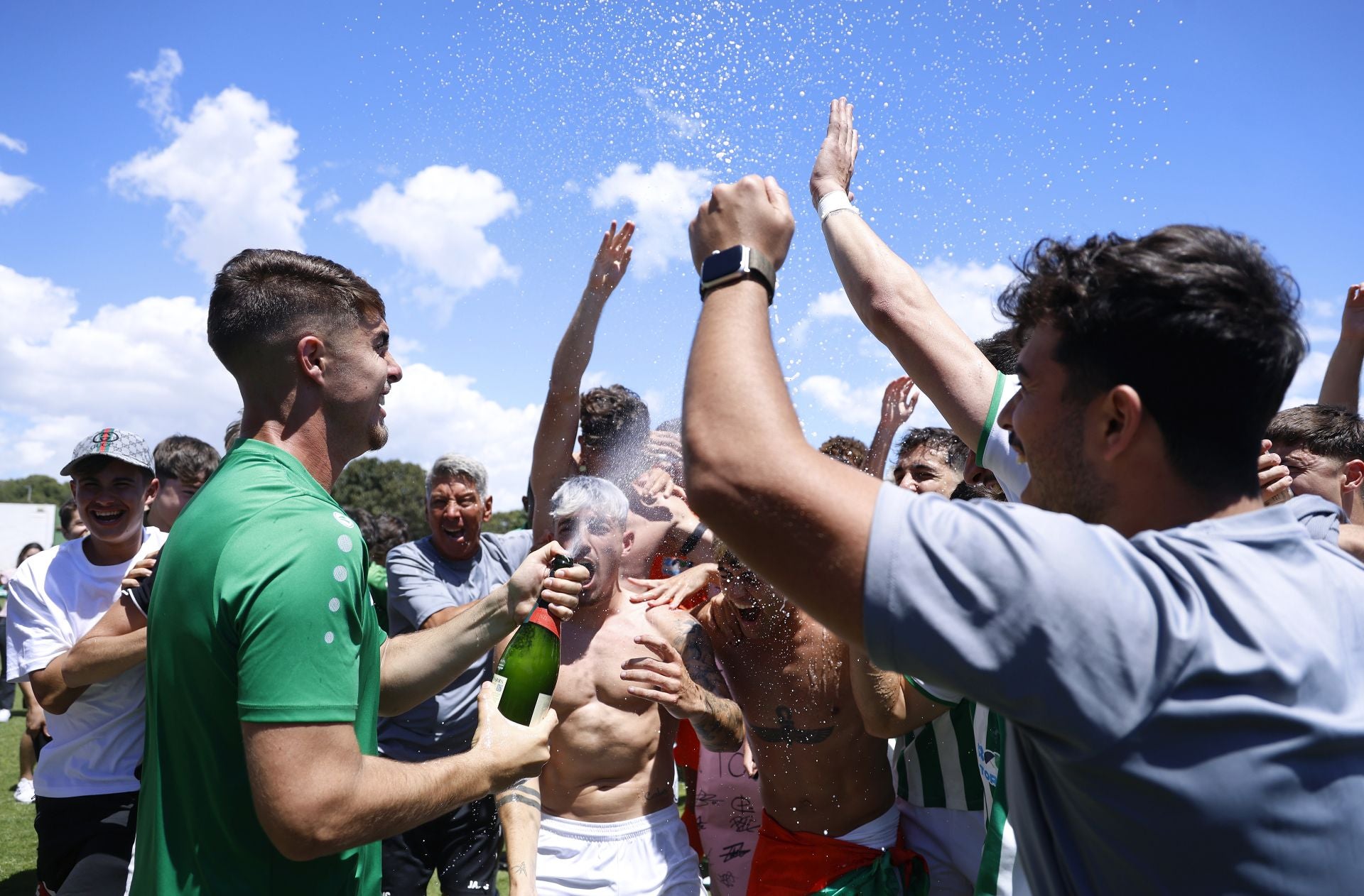 El Torremolinos hace historia con su ascenso a Primera RFEF: la victoria en fotos