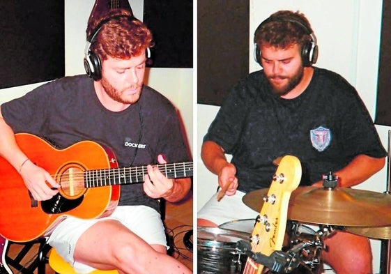 José Muñoz, tocando la guitarra, y Miguel Muñoz, la batería.