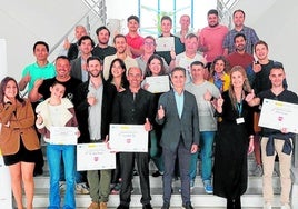 Foto de familia de los participantes en el concurso de aceleración de 'startups', con los ganadores.