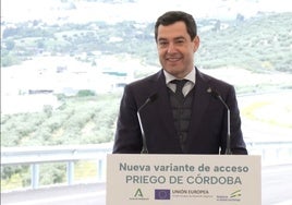 Juanma Moreno, este lunes en Priego de Córdoba, donde inauguró una nueva infraestructura de comunnicación.