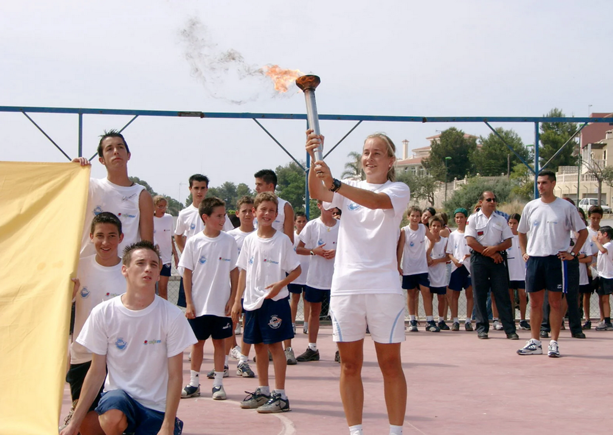 Imagen secundaria 1 - Así fue el homenaje a la &#039;Reina del Pádel&#039; Carolina Navarro en el Aula de Deportes de SUR
