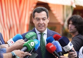 Juanma Moreno estalla por el «maltrato» a Andalucía en infraestructuras ferroviarias tras el caos del AVE