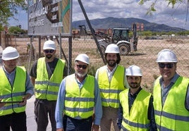 Representantes de Sould Park y contratistas de la obra.