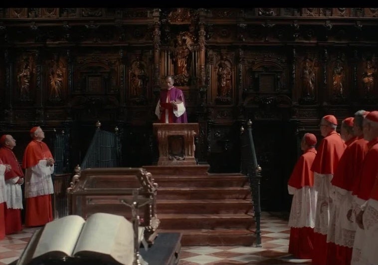 El coro de la Catedral de Málaga, convertido en la Capilla Sixtina en la serie 'La monja guerrera'.