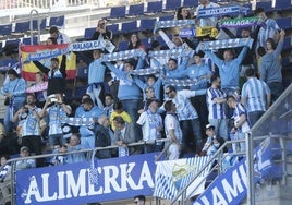 Aficionados del Málaga en el desplazamiento a Oviedo.