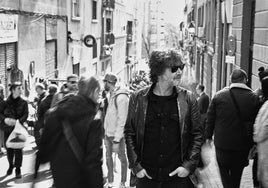 Quique González vuelve a Málaga tras el apagón: entrevista y acústico el 20 de mayo