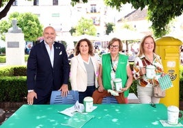 La concejala de Derechos Sociales, Isabel Cintado, ha asistido a la mesa informativa.