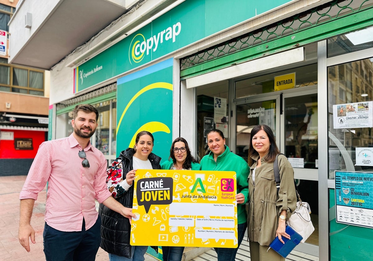 Campaña para aprovechar los beneficios del Carné Joven en el comercio de Rincón de la Victoria