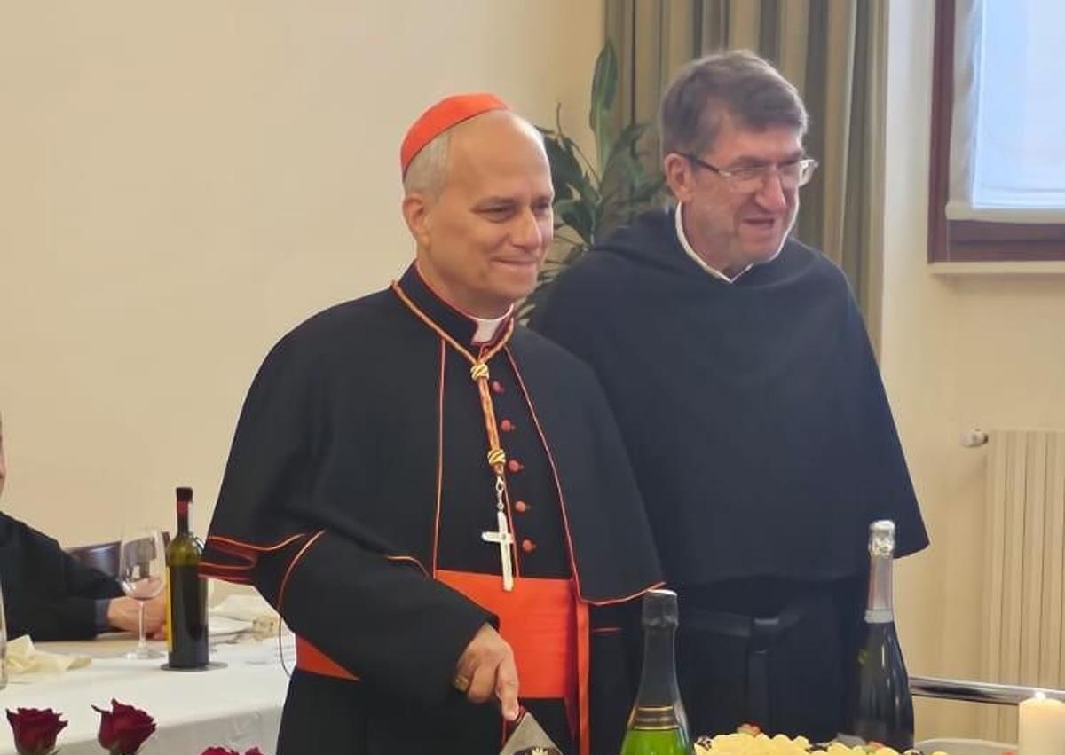 Imagen secundaria 1 - El farile agustino que ejerció de profesor en Málaga es adorado en Panamá donde una residencia y un puente llevan su nombre. Fue un gran misionero y el Papa siempre lo elogió en su anterior cargo y propulsó su proceso de beatificació. Celebración por ser nombrado cardenal. Imagen de León XIV
