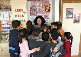 Paki Silva, junto a varios de sus alumnos.