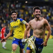 Victor Chust celebra el 2-1 del Cádiz en el minuto 98.