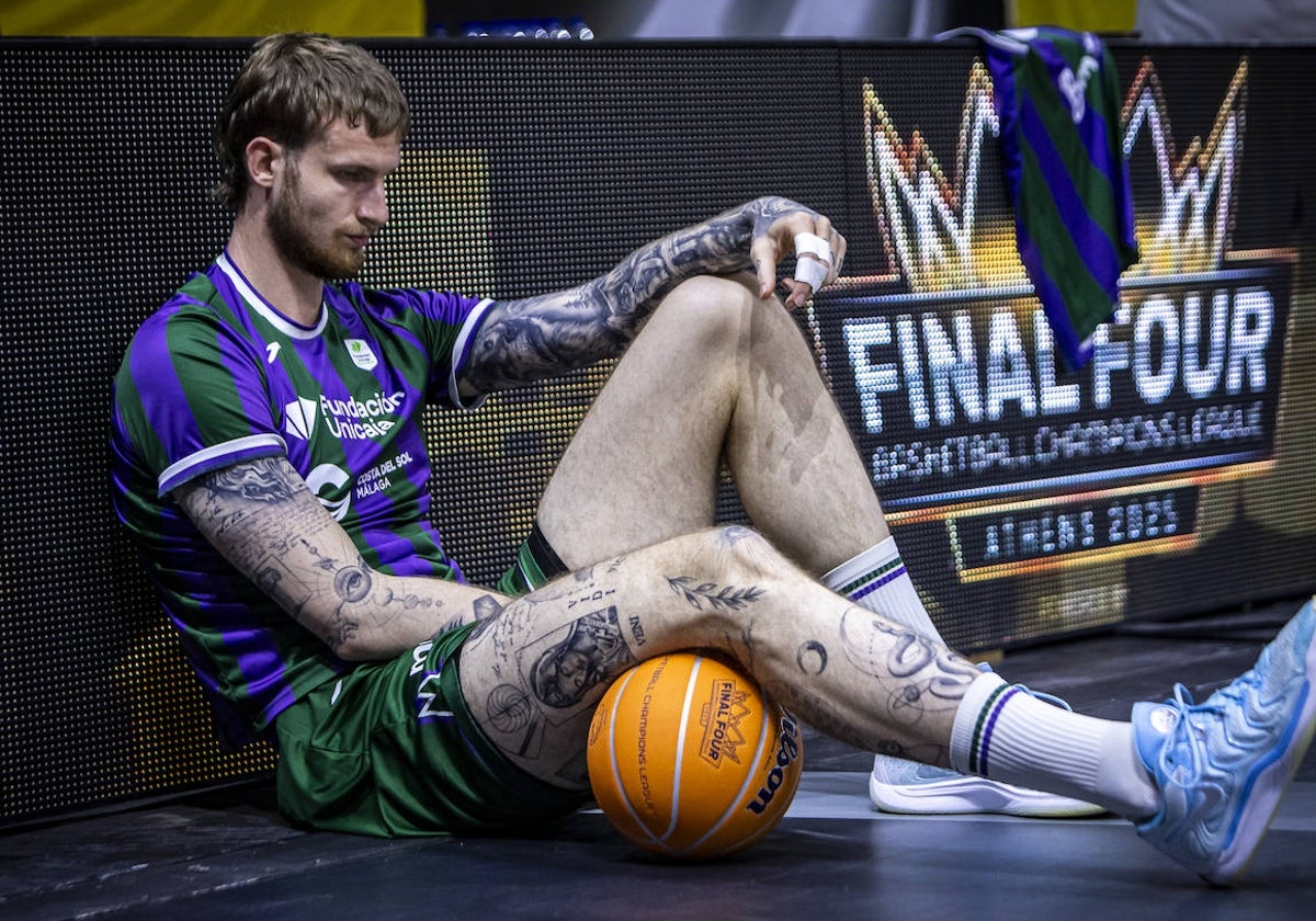 Balcerowski, antes del partico contra el AEK.