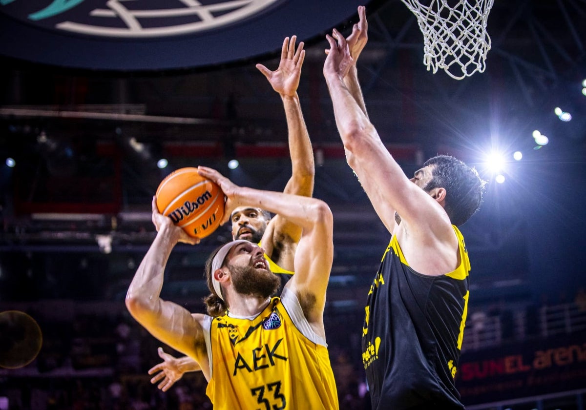 El Tenerife se derrite y el AEK logra el tercer puesto en la Final Four